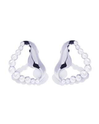 undulate pearl earring