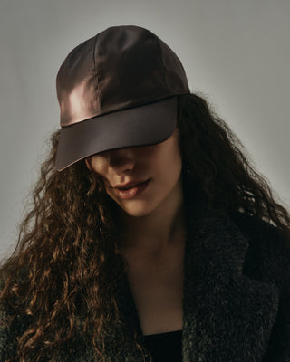 val cap